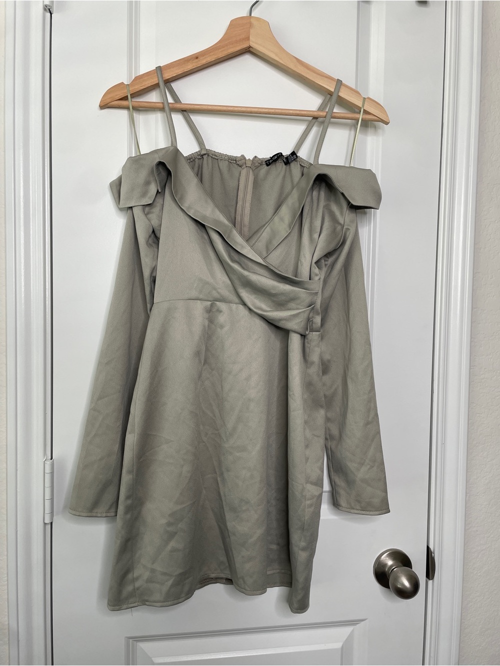 Sage Green Cold-Shoulder Spaghetti Strap Long Sleeve Dress Formal Wedding Party